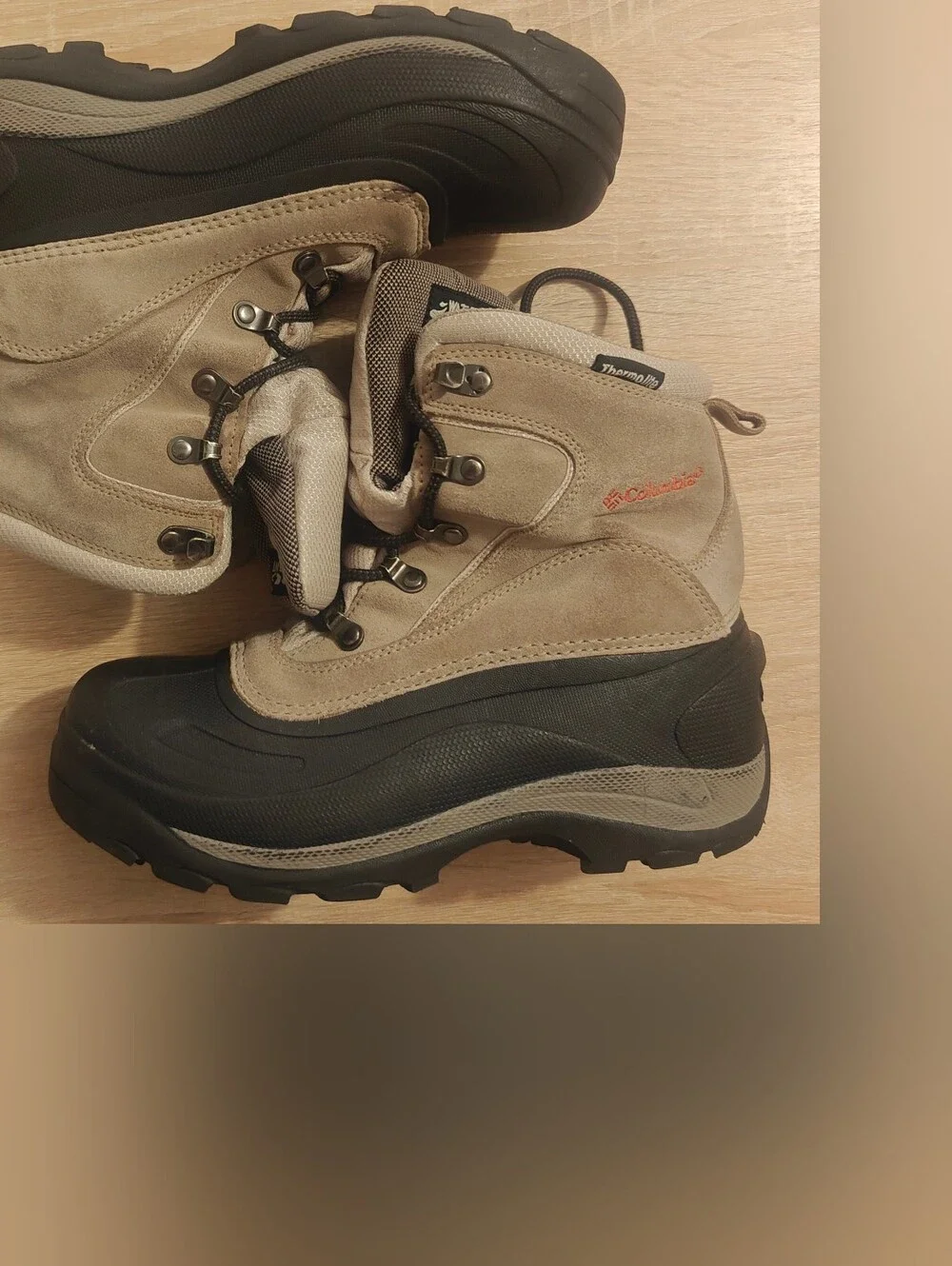 Columbia Boots Women’s 7.5 Water Resistant Thermolite Hiking Ankle